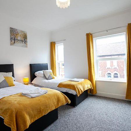 Stay Comfortable-City Centre Location- Sleeps Up To 9 Stoke-on-Trent Exterior photo