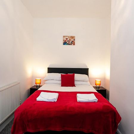 Stay Comfortable-City Centre Location- Sleeps Up To 9 Stoke-on-Trent Exterior photo