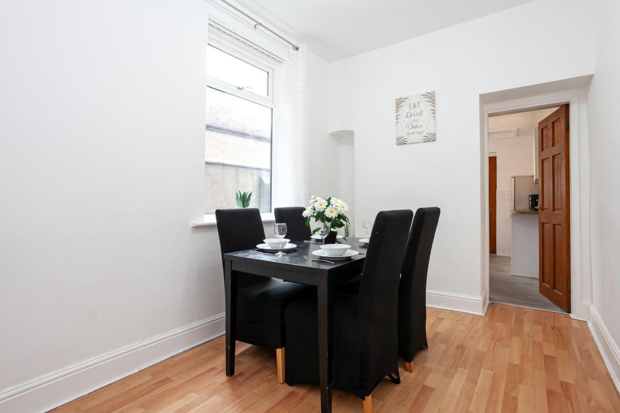 Stay Comfortable-City Centre Location- Sleeps Up To 9 Stoke-on-Trent Exterior photo