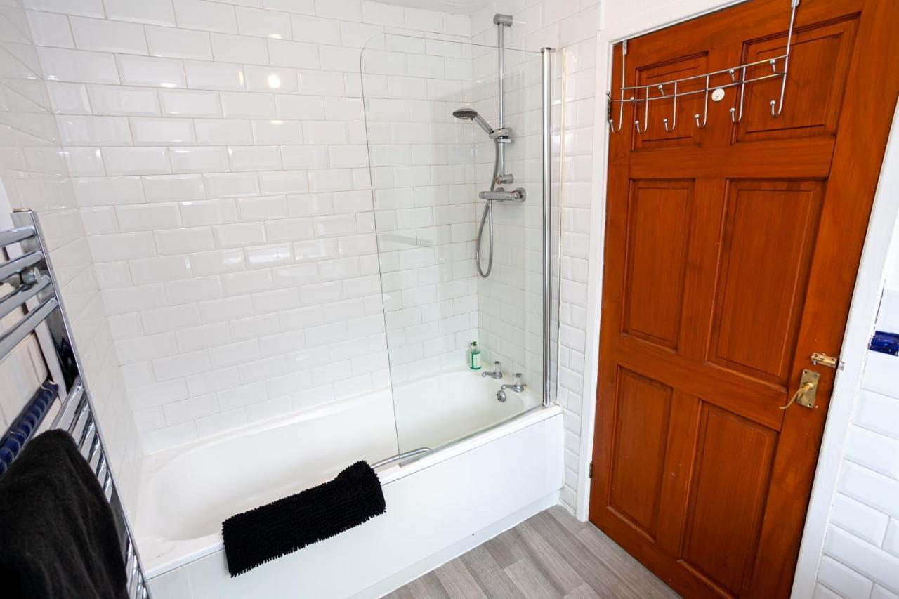 Stay Comfortable-City Centre Location- Sleeps Up To 9 Stoke-on-Trent Exterior photo