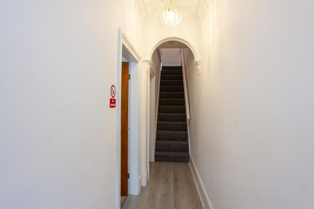 Stay Comfortable-City Centre Location- Sleeps Up To 9 Stoke-on-Trent Exterior photo