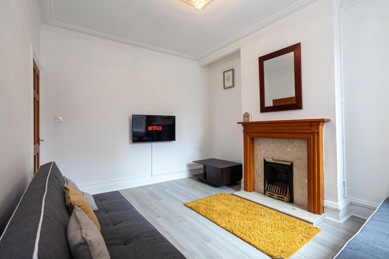 Stay Comfortable-City Centre Location- Sleeps Up To 9 Stoke-on-Trent Exterior photo