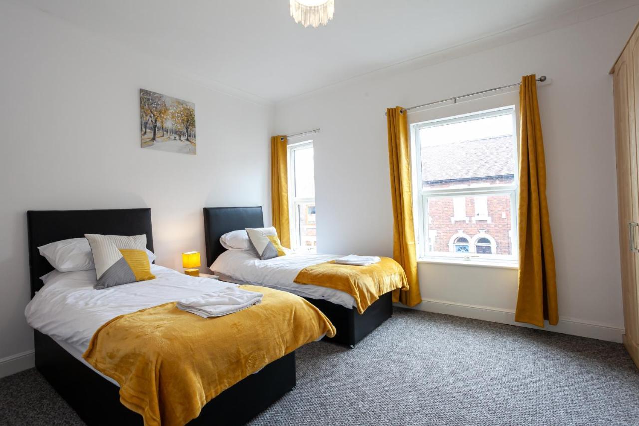 Stay Comfortable-City Centre Location- Sleeps Up To 9 Stoke-on-Trent Exterior photo