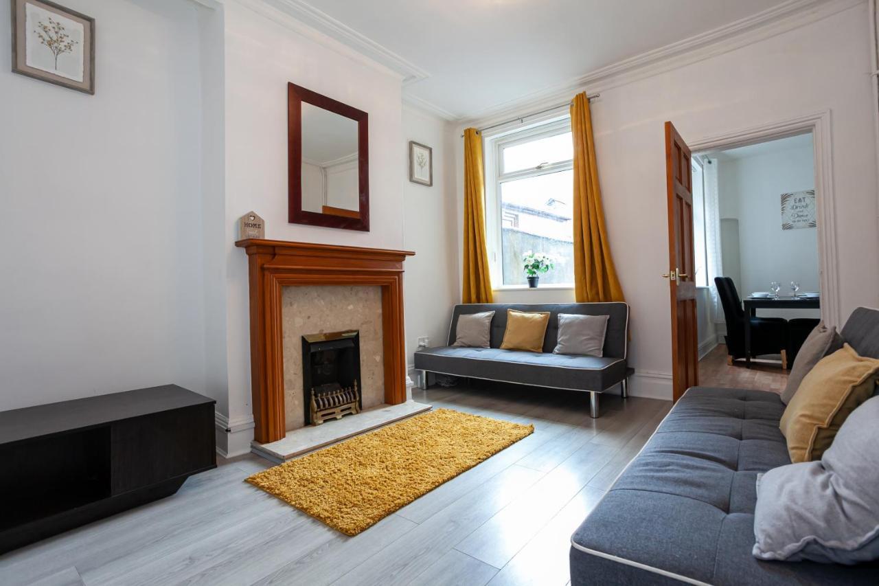 Stay Comfortable-City Centre Location- Sleeps Up To 9 Stoke-on-Trent Exterior photo
