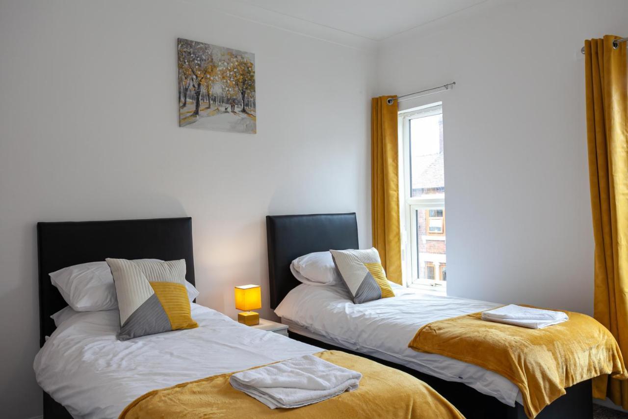 Stay Comfortable-City Centre Location- Sleeps Up To 9 Stoke-on-Trent Exterior photo
