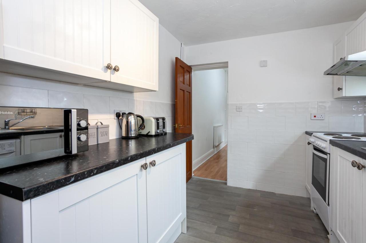 Stay Comfortable-City Centre Location- Sleeps Up To 9 Stoke-on-Trent Exterior photo