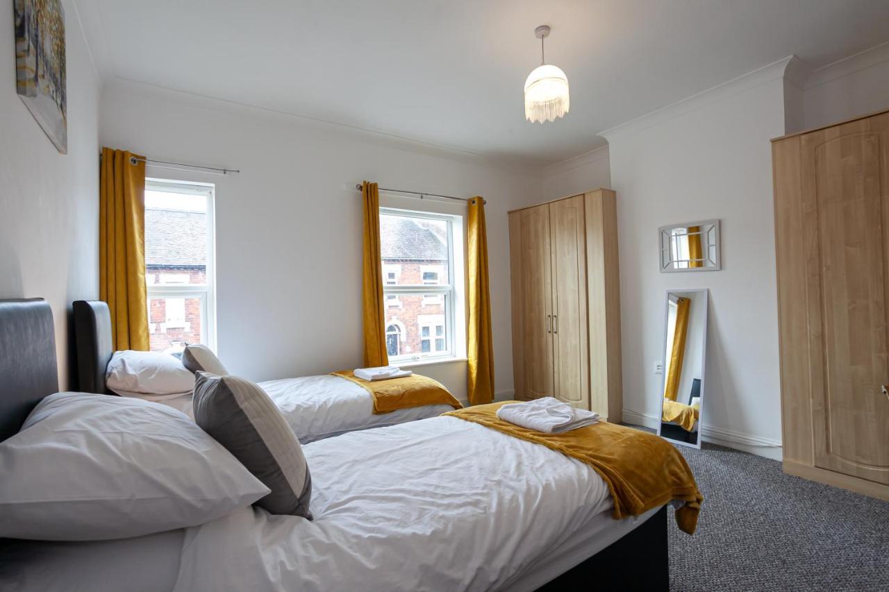 Stay Comfortable-City Centre Location- Sleeps Up To 9 Stoke-on-Trent Exterior photo