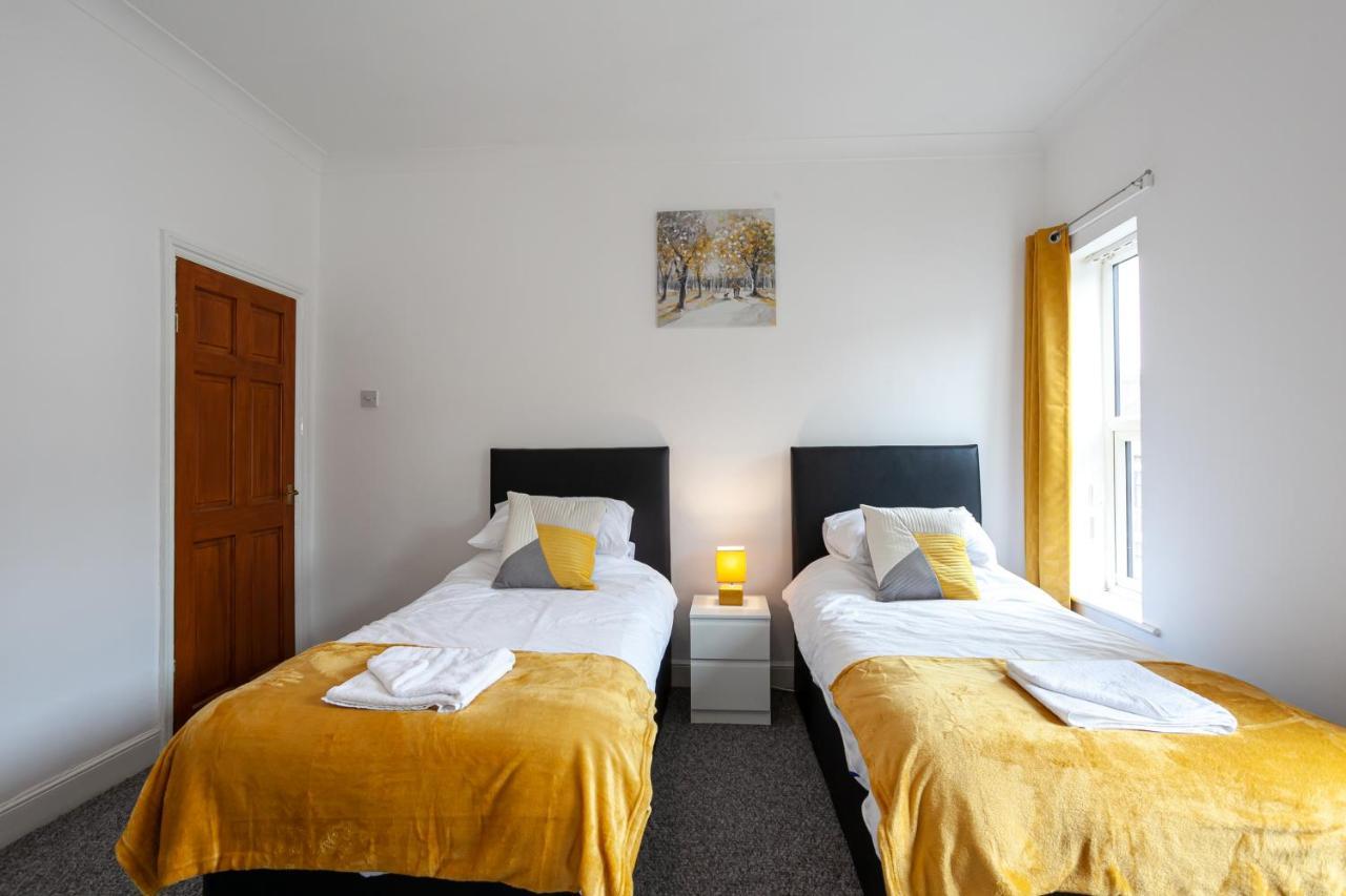 Stay Comfortable-City Centre Location- Sleeps Up To 9 Stoke-on-Trent Exterior photo