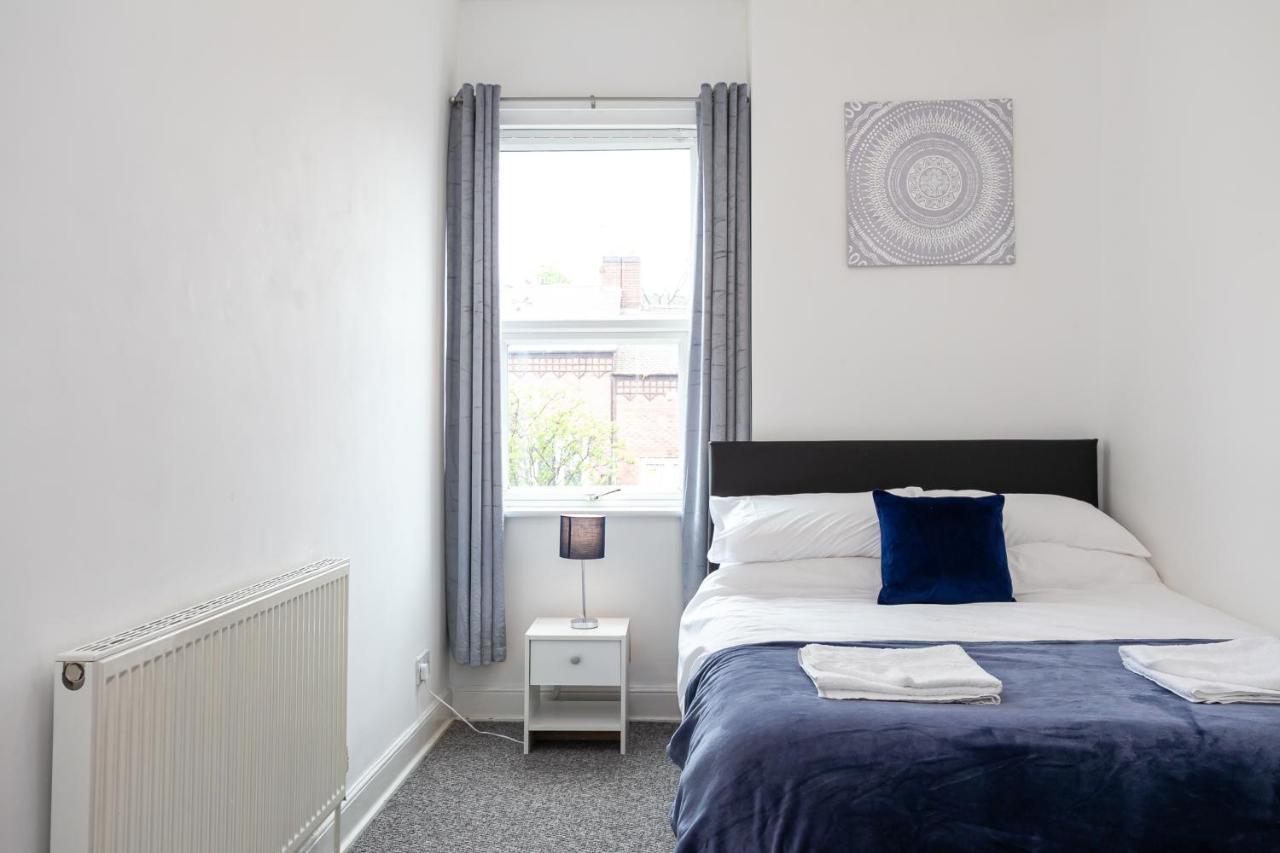 Stay Comfortable-City Centre Location- Sleeps Up To 9 Stoke-on-Trent Exterior photo