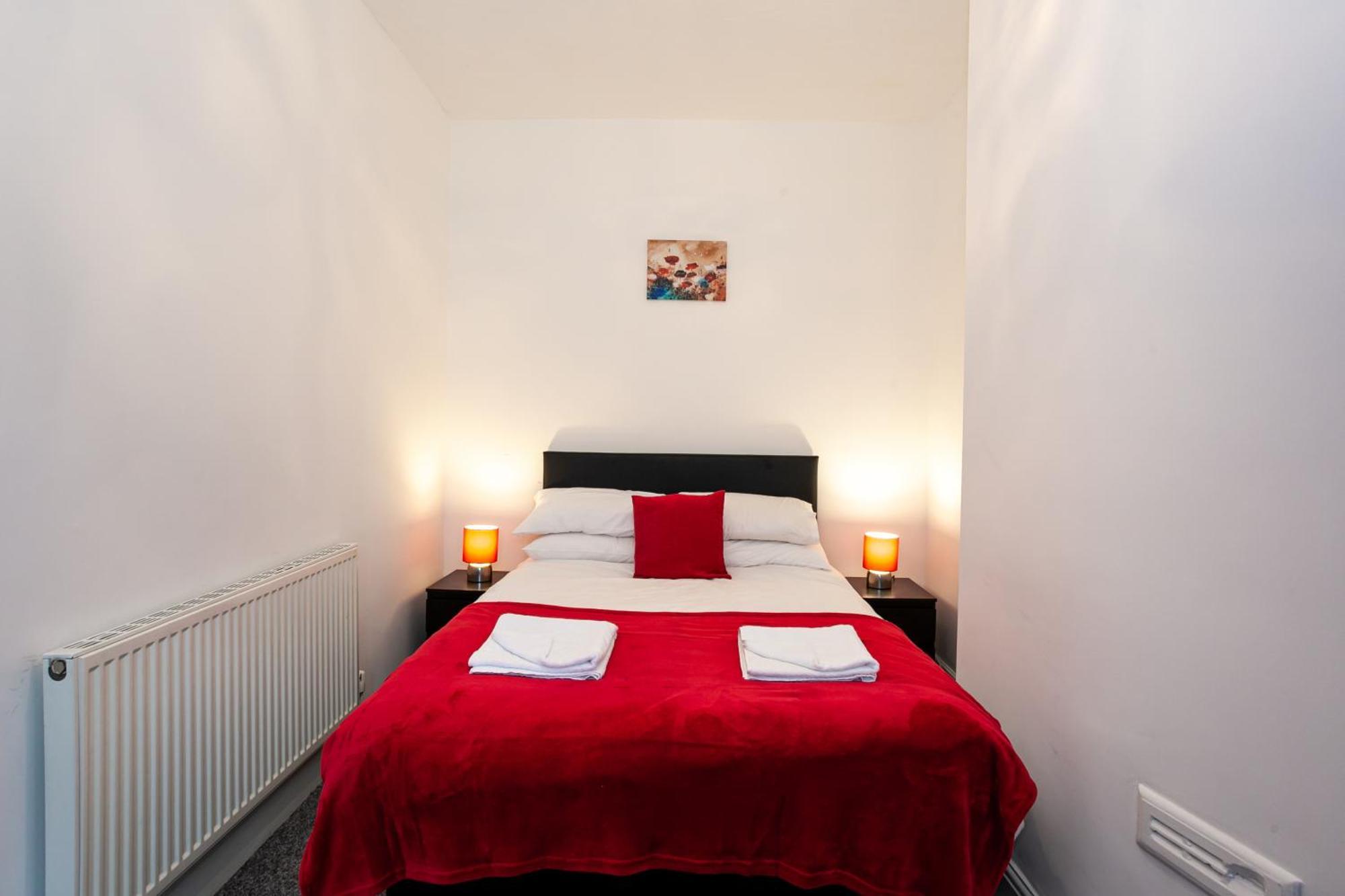 Stay Comfortable-City Centre Location- Sleeps Up To 9 Stoke-on-Trent Exterior photo